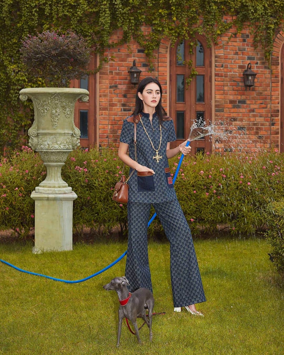 マイ・ダーウィカーのインスタグラム：「#ดาวิชวนชม 😝   คอลเล็คชั่นใหม่จาก @gucci ในชื่อว่า OUVERTURE of Something that Never Ended โดย @alessandro_michele ในรูปแบบของมินิซีรีส์ 7 ตอนที่ถูกถ่ายทำในกรุงโรม กำกับโดยผู้กำกับชื่อดัง @gus_van_sant และ #AlessandroMichele จะฉายในเทศกาล GucciFest ซึ่งเป็นนวัตกรรมแฟชั่นดิจิทัลและภาพยนตร์จัดขึ้นระหว่างวันที่ 16 ถึง 22 พฤศจิกายนนี้   รับชมได้ทุกวันตลอดช่วงเทศกาลบน YouTube Fashion, Weibo, Gucci YouTube และเว็บไซต์ GucciFest.com ซึ่งจะคอลเลคชั่นใหม่จะค่อยๆเปิดเผยให้เห็นแบบวันต่อวันนะคะ #GucciFest #GucciOuverture」