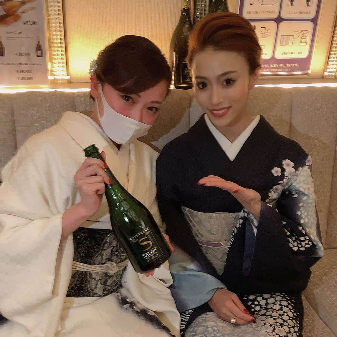 一ノ瀬瑞帆のインスタグラム：「銀花の菜々子ちゃんが、VIPなお客様とお誕生日お祝いに来てくれました🥂💗 ・ 菜々子ちゃん、いつもありがとう！サロンご馳走様でした🥂✨ ・ 来月の食事会も楽しみにしてます💗 #銀座 #銀花 #ナンバーワン #菜々子ちゃん #お誕生日お祝い #ありがとうございました #感謝 #シャンパン #サロン」