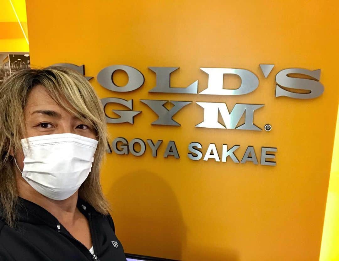 棚橋弘至さんのインスタグラム写真 - (棚橋弘至Instagram)「朝トレ。 #胸 #chestworkout #goldgym #目が二重」11月16日 10時55分 - hiroshi_tanahashi