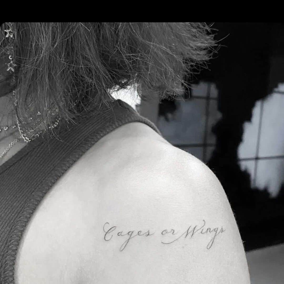 ヴァネッサ・ハジェンズさんのインスタグラム写真 - (ヴァネッサ・ハジェンズInstagram)「FOR JL💖 So fun todayyyy. Thank u @mr.k_tattoo 💚💚💚」11月16日 11時16分 - vanessahudgens