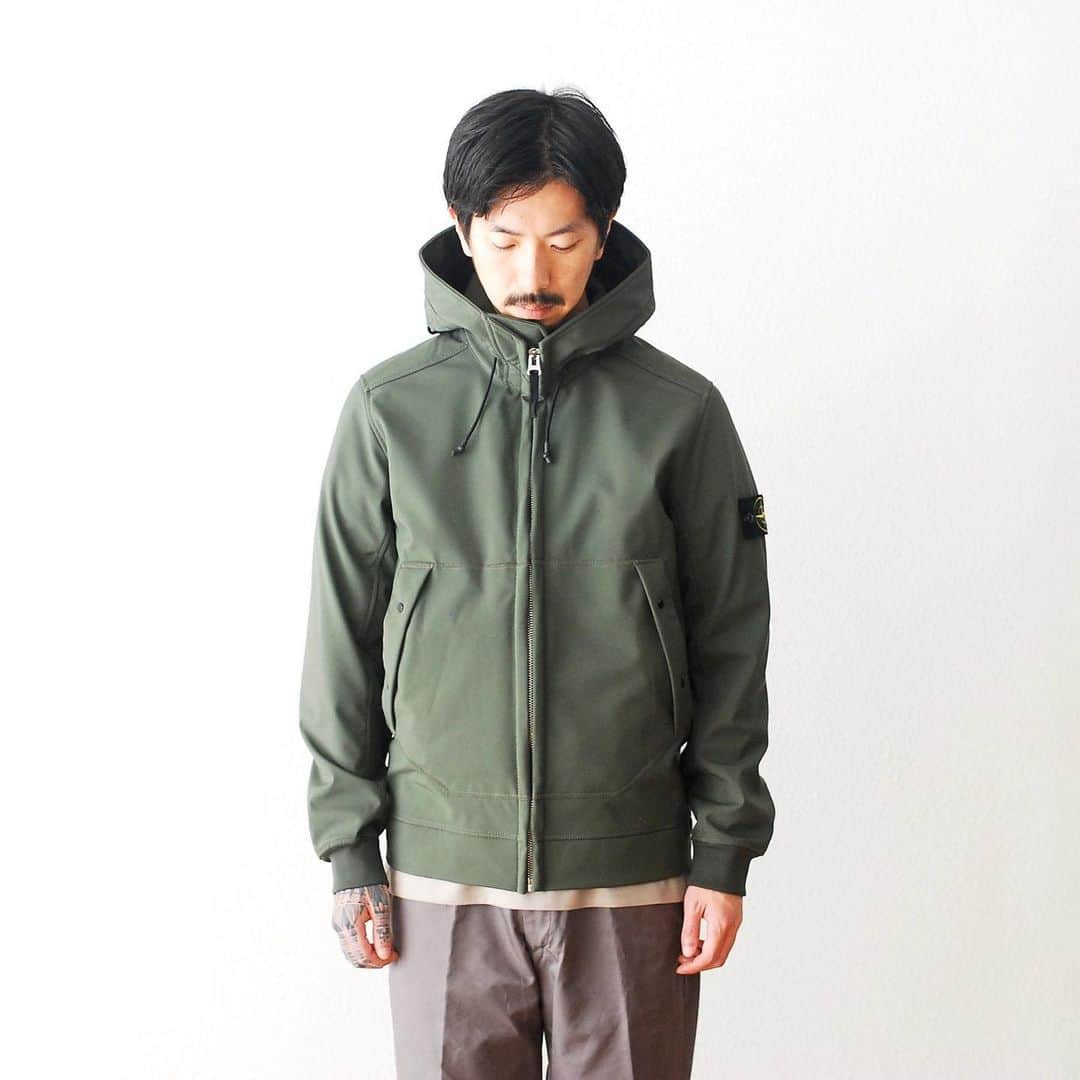 wonder_mountain_irieさんのインスタグラム写真 - (wonder_mountain_irieInstagram)「_ STONE ISLAND / ストーンアイランド  "SOFT SHELL-R - Q0122 -" ¥85,800- _ 〈online store / @digital_mountain〉 https://www.digital-mountain.net/shopdetail/000000012594/ _ 【オンラインストア#DigitalMountain へのご注文】 *24時間受付 *15時までのご注文で即日発送 * 1万円以上ご購入で送料無料 tel：084-973-8204 _ We can send your order overseas. Accepted payment method is by PayPal or credit card only. (AMEX is not accepted)  Ordering procedure details can be found here. >>http://www.digital-mountain.net/html/page56.html  _ #STONEISLAND #ストーンアイランド  _ 本店：#WonderMountain  blog>> http://wm.digital-mountain.info _ 〒720-0044  広島県福山市笠岡町4-18  JR 「#福山駅」より徒歩10分 #ワンダーマウンテン #japan #hiroshima #福山 #福山市 #尾道 #倉敷 #鞆の浦 近く _ 系列店：@hacbywondermountain _」11月16日 11時18分 - wonder_mountain_