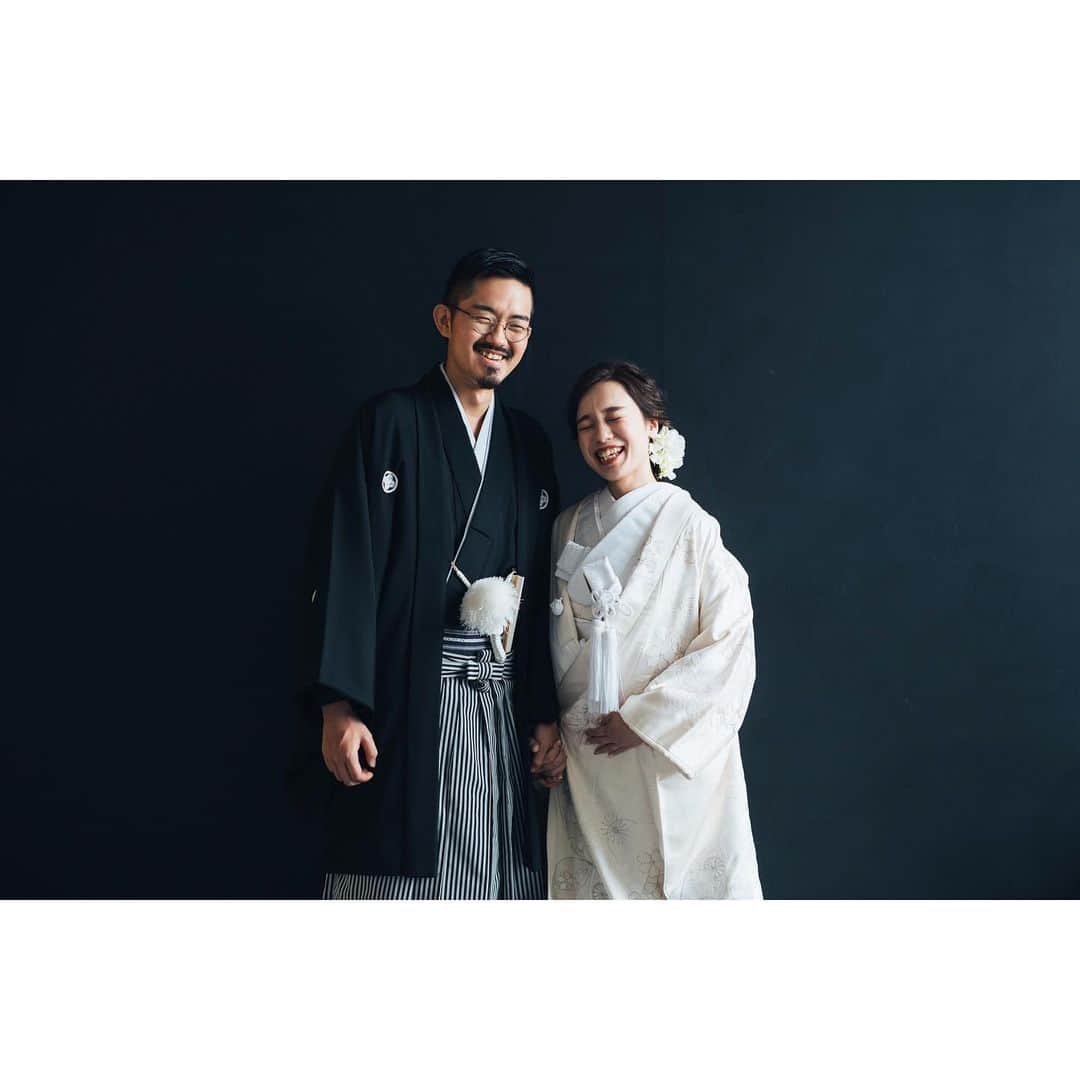 SWITCH SHOOTING PHOTO MAISONのインスタグラム：「笑顔がかわいいお2人✨シンプルな写真は表情が引き立ちます .  . . 表参道 @switch.omotesando﻿ 大阪 @switch.umeda ﻿ 横浜 @switch.yokohama﻿ 札幌 @switch.sapporo﻿ 鹿児島 @switch.kagoshima﻿ 品川 @switch.shinagawa﻿ . #switch表参道#switchomotesando #前撮り#後撮り#ウェディングフォト#フォトウェディング#フォトスタジオ #ブライダルフォト#結婚写真#結婚式前撮り#プレ花嫁﻿#花嫁準備﻿#ブライダルヘア#ウェディングヘア#おしゃれ花嫁#ドレス試着#結婚式#日本中のプレ花嫁さんと繋がりたい#ウェディングドレス#カラードレス#タキシード#和装前撮り#色打掛#白無垢#韓国フォトウェディング#関東花嫁﻿#東京花嫁」