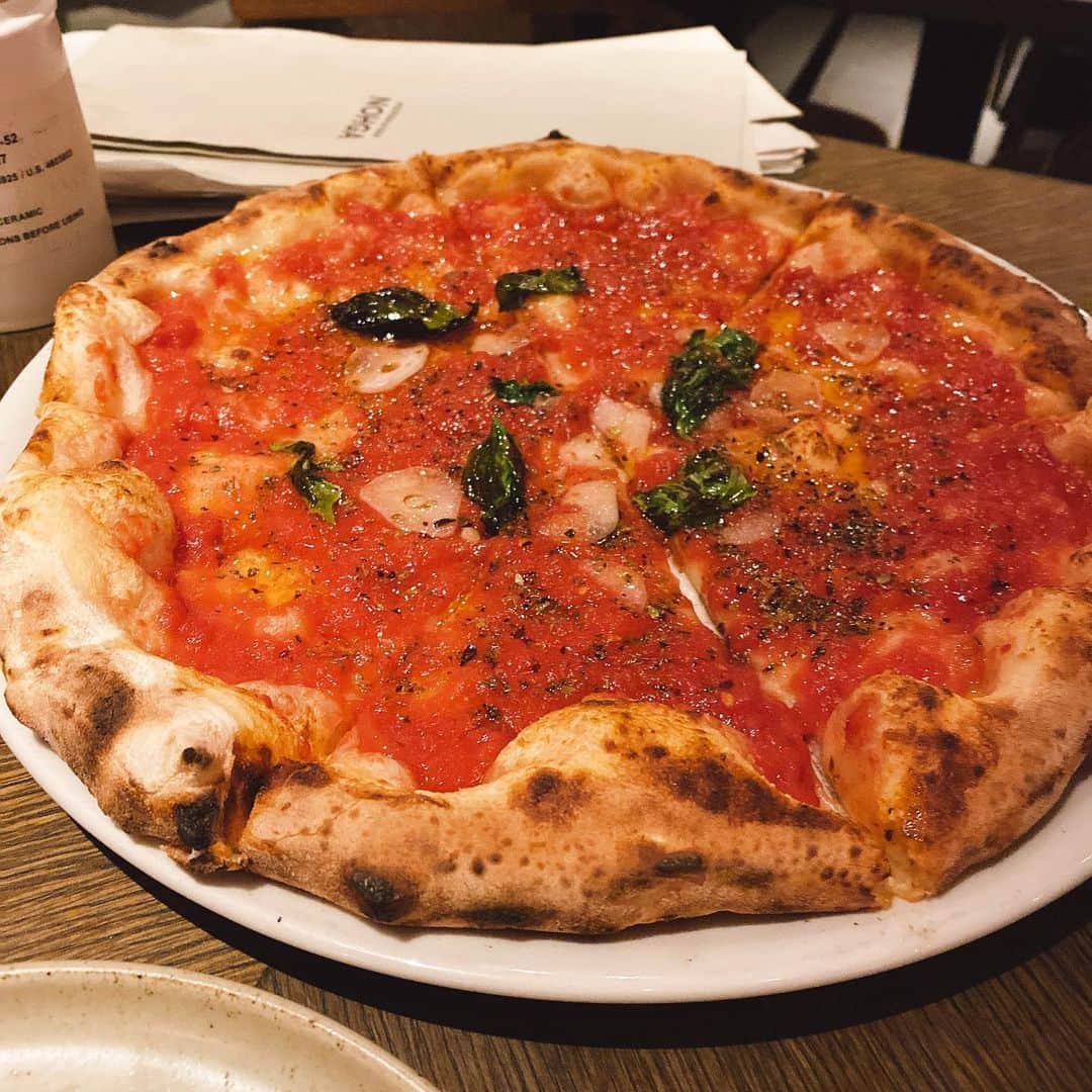 大谷咲子のインスタグラム：「NOHGAホテルのイタリアンに行ってきました🥰 シンプルなピザが美味しいお店は信用できますね✨ とっても大きなマッシュルームのアヒージョ！おいしくてバケットもっと欲しかった気もする🍄  #イタリアン　#nohgahotel #akihabara #italian #akiba」
