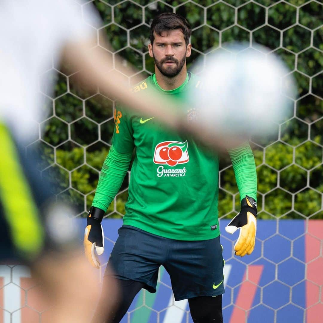 アリソン・ベッカーのインスタグラム：「Foco, fé, força! #AB1 🇧🇷」