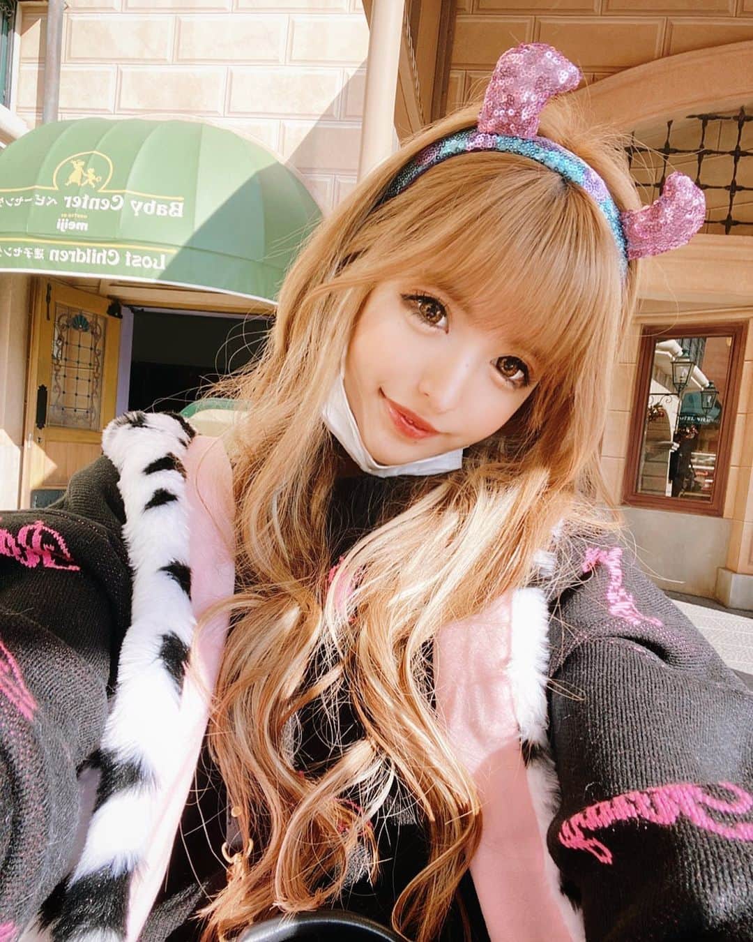 アンジェリカのインスタグラム：「❤︎ . 昨日の余韻が残ってる〜✨🏰 Disneyもそうだけどその後とかまーじで 楽しかった💖💖💖 ホントにみんなには感謝しか無いよｫ😊🤲 ありがとネッ❤︎🎶 . 誕生日メッセくれた子達もありがとうッ🥳🎶 また今日からがんばリョ笑 . ❤︎ #ディズニー #東京ディズニーシー#二十歳」