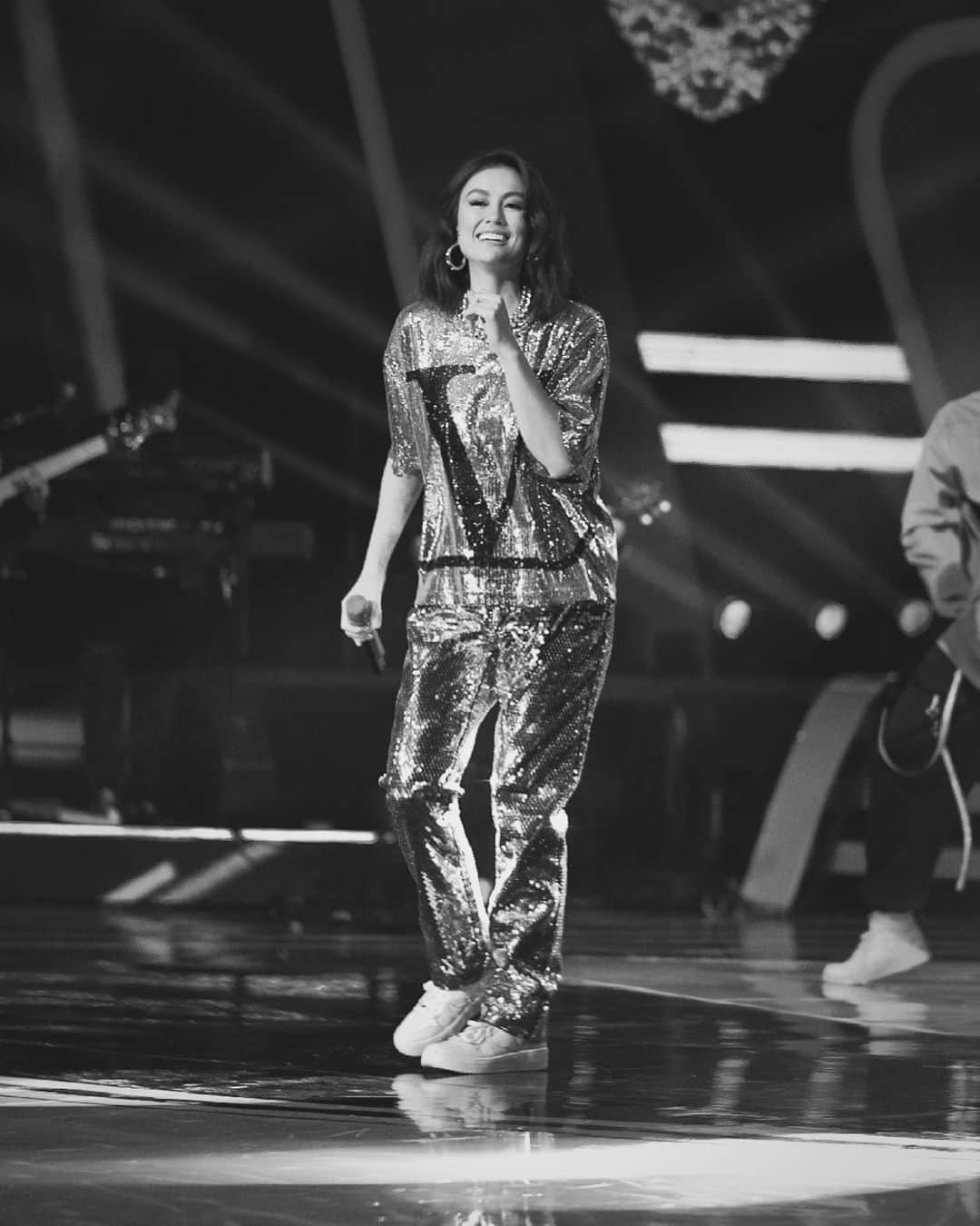 アグネス・モニカのインスタグラム：「🤍 . . @maisonvalentino #AGNEZMO」