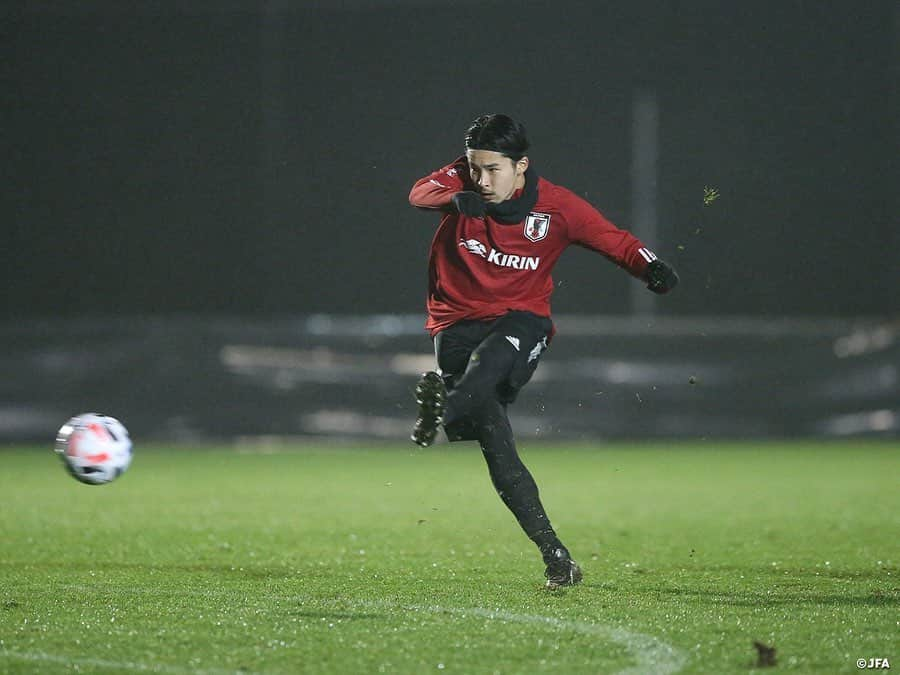 日本サッカー協会さんのインスタグラム写真 - (日本サッカー協会Instagram)「【2020.11.15 Training②📸】  メキシコ代表との一戦を控えた #SAMURAIBLUE は本日もトレーニングを行いました。  日本のFIFAランキング27位に対して、今回対戦するメキシコは11位。ワールドカップの常連国であり、2012年のロンドンオリンピックでは優勝するなどコンスタントに国際大会で成績を残す強豪国です。久々の格上挑戦となる今回の試合、選手たちもこの試合を待ち望んでおり、得るものが多くありそうな試合になりそうです。  🏆国際親善試合 ⌚11.18(水)5:00KO（日本時間） 🆚メキシコ🇲🇽 📺NHK BS1 ✅チームに密着した映像 #TeamCam は公式YouTubeチャンネル #JFATV で配信中📹  #daihyo #jfa #新しい景色を2022」11月16日 11時54分 - japanfootballassociation