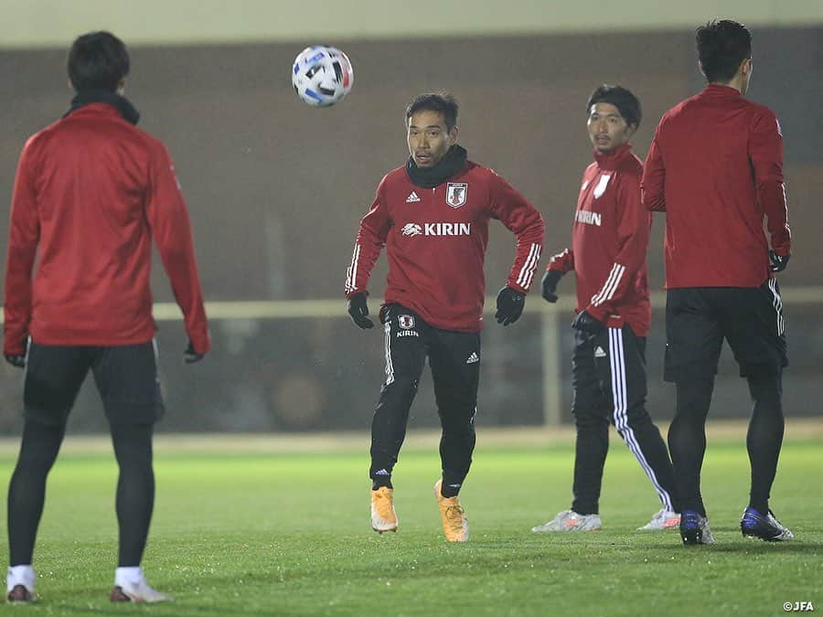 日本サッカー協会さんのインスタグラム写真 - (日本サッカー協会Instagram)「【2020.11.15 Training②📸】  メキシコ代表との一戦を控えた #SAMURAIBLUE は本日もトレーニングを行いました。  日本のFIFAランキング27位に対して、今回対戦するメキシコは11位。ワールドカップの常連国であり、2012年のロンドンオリンピックでは優勝するなどコンスタントに国際大会で成績を残す強豪国です。久々の格上挑戦となる今回の試合、選手たちもこの試合を待ち望んでおり、得るものが多くありそうな試合になりそうです。  🏆国際親善試合 ⌚11.18(水)5:00KO（日本時間） 🆚メキシコ🇲🇽 📺NHK BS1 ✅チームに密着した映像 #TeamCam は公式YouTubeチャンネル #JFATV で配信中📹  #daihyo #jfa #新しい景色を2022」11月16日 11時54分 - japanfootballassociation