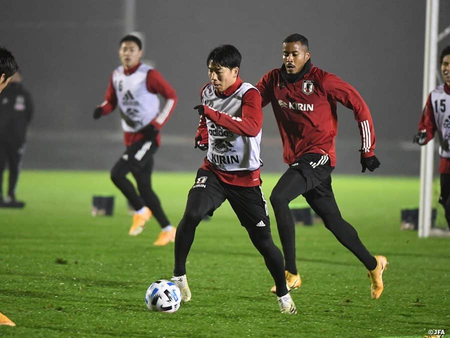 日本サッカー協会さんのインスタグラム写真 - (日本サッカー協会Instagram)「【2020.11.15 Training②📸】  メキシコ代表との一戦を控えた #SAMURAIBLUE は本日もトレーニングを行いました。  日本のFIFAランキング27位に対して、今回対戦するメキシコは11位。ワールドカップの常連国であり、2012年のロンドンオリンピックでは優勝するなどコンスタントに国際大会で成績を残す強豪国です。久々の格上挑戦となる今回の試合、選手たちもこの試合を待ち望んでおり、得るものが多くありそうな試合になりそうです。  🏆国際親善試合 ⌚11.18(水)5:00KO（日本時間） 🆚メキシコ🇲🇽 📺NHK BS1 ✅チームに密着した映像 #TeamCam は公式YouTubeチャンネル #JFATV で配信中📹  #daihyo #jfa #新しい景色を2022」11月16日 11時54分 - japanfootballassociation