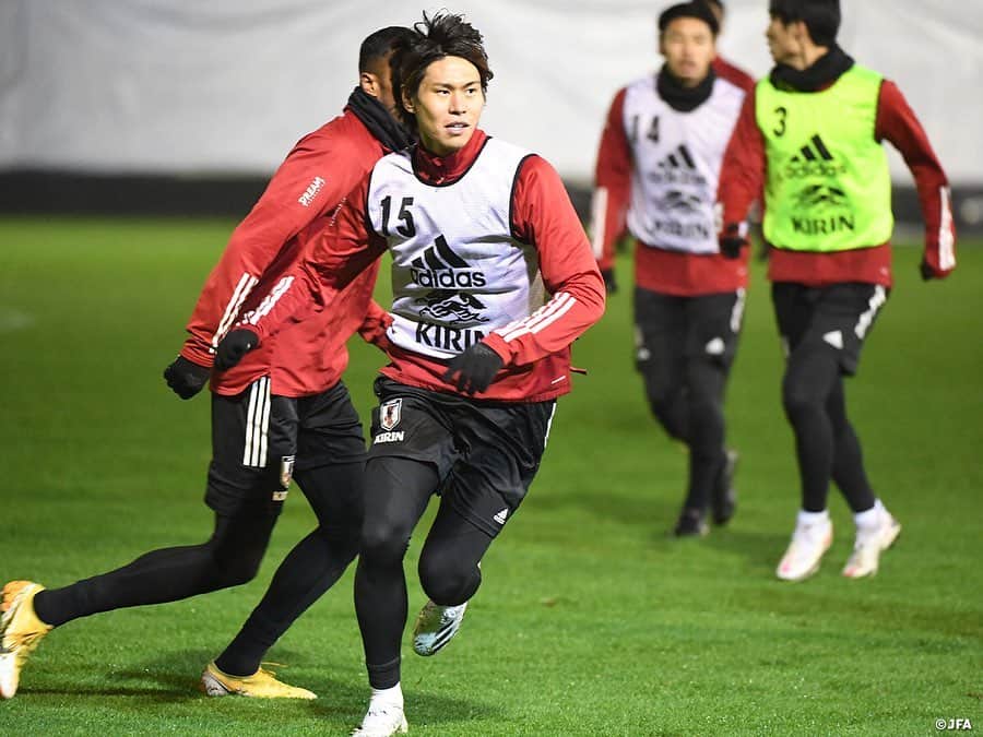 日本サッカー協会さんのインスタグラム写真 - (日本サッカー協会Instagram)「【2020.11.15 Training②📸】  メキシコ代表との一戦を控えた #SAMURAIBLUE は本日もトレーニングを行いました。  日本のFIFAランキング27位に対して、今回対戦するメキシコは11位。ワールドカップの常連国であり、2012年のロンドンオリンピックでは優勝するなどコンスタントに国際大会で成績を残す強豪国です。久々の格上挑戦となる今回の試合、選手たちもこの試合を待ち望んでおり、得るものが多くありそうな試合になりそうです。  🏆国際親善試合 ⌚11.18(水)5:00KO（日本時間） 🆚メキシコ🇲🇽 📺NHK BS1 ✅チームに密着した映像 #TeamCam は公式YouTubeチャンネル #JFATV で配信中📹  #daihyo #jfa #新しい景色を2022」11月16日 11時54分 - japanfootballassociation