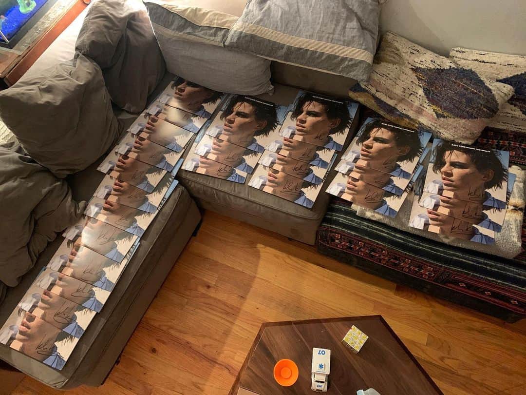 カーキ・キングのインスタグラム：「Sectional. Get your vinyl copy of Modern Yesterdays at my webstore! Link in bio and 20% off code until Nov 30!」