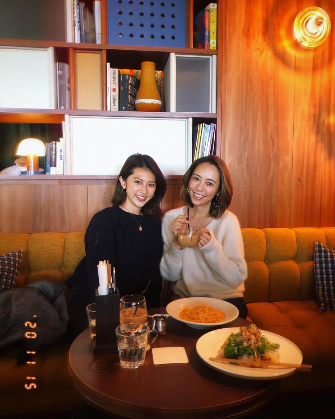 鮎河ナオミのインスタグラム：「@natsumi_fujiwara と @aoyamagrand でランチ❤️ ヨガを学ぶため、ハワイに留学していたなつみちゃん🌺 次ハワイに行ける時、まず何しようかって話で盛り上がりました😂 私はワイキキビーチでアサイーボウルが食べたいな〜🏖天国の海にも行きたーい🌊 . . . . . #thebelcomo #aoyamagrandhotel #sunday #brunch」