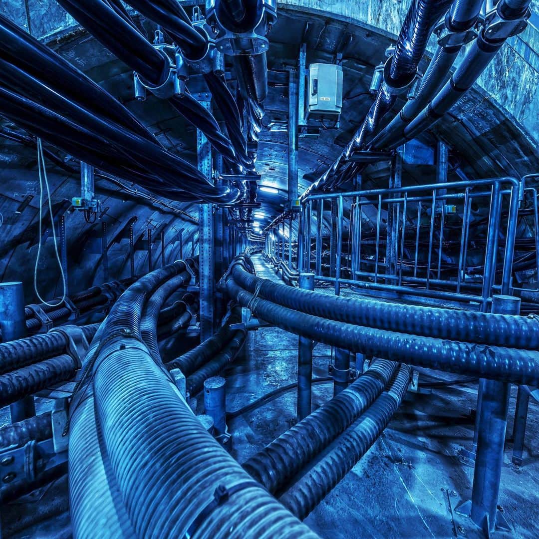 東京電力ホールディングス株式会社さんのインスタグラム写真 - (東京電力ホールディングス株式会社Instagram)「《✨アカウント開設４周年記念✨》 10月31日に本アカウントの４周年を迎えたことを記念し、インスタグラム運営チームが送るベストセレクションをご紹介しております。  【2019年6月26日投稿分】 地下式変電所　地中送電設備 Facility of underground power cables at Underground substation   #東京電力 #東電 #tepco #東京 #tokyo #変電所 #地下式変電所 #地中送電 #設備 #変電設備 #地下 #送電設備 #トンネル #トンネル写真 #トンネル好き #substation #electricalsubstation #electrics #electricals #electricpower #tunnel #tunnelphotography #special_shot_」11月16日 12時19分 - tepco.official
