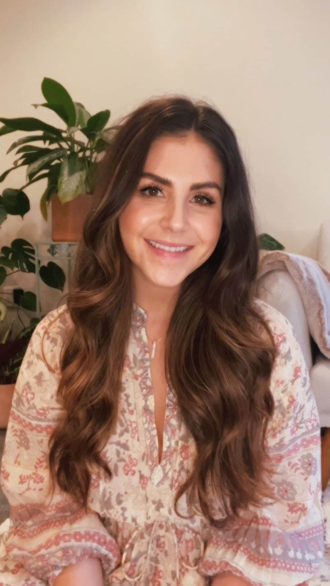 クレオベラのインスタグラム：「Tune in to receive a special intuitive message for this evening's New Moon. Nicolle also shares how you can incorporate the message you receive into your New Moon practice.  Harness the energy of transformation with tonight's beautiful Scorpio New Moon.」