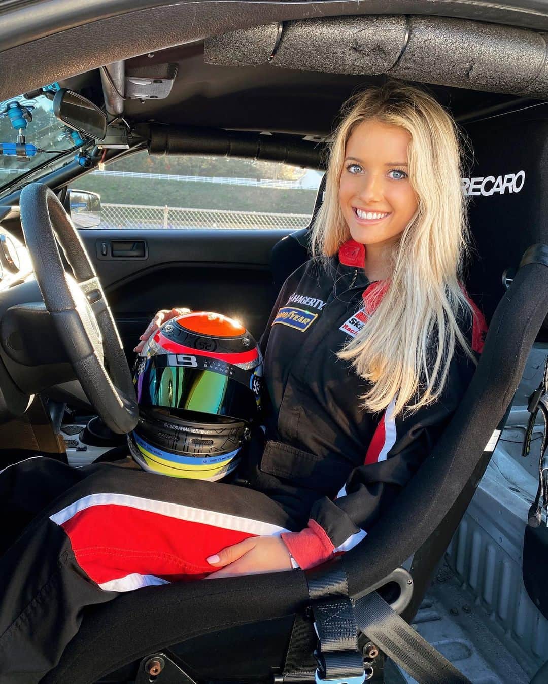 Lindsay Brewerのインスタグラム：「Ready to ride?🏁」