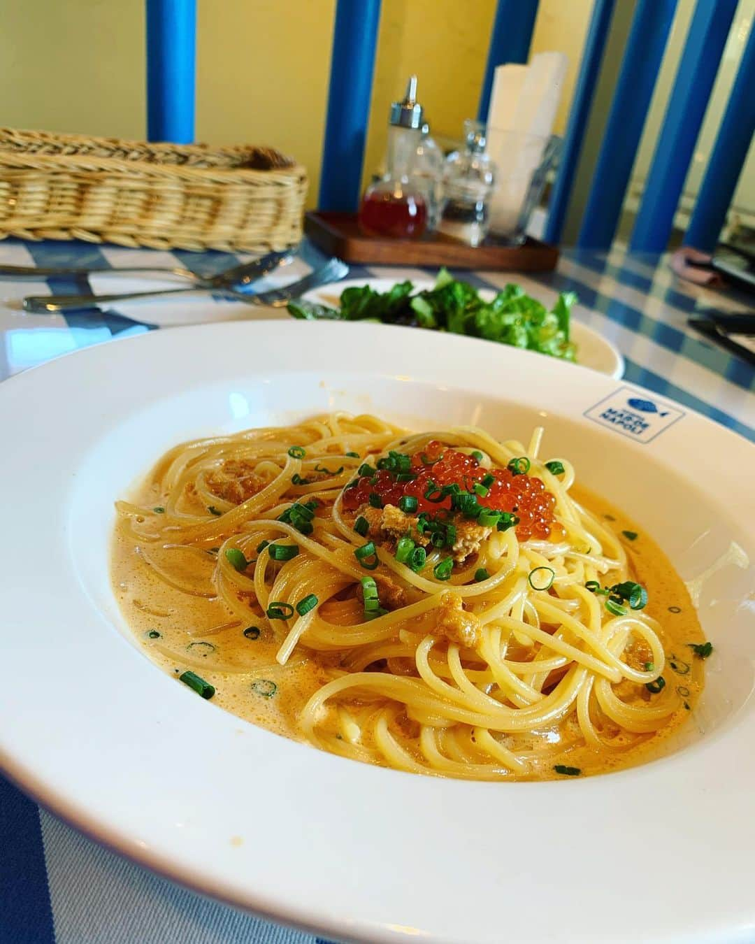 ayuさんのインスタグラム写真 - (ayuInstagram)「💙🇮🇹🍝🍕🕌⛲️ 𝕀𝕥𝕒𝕝𝕚𝕒𝕟 I had lunch at an Italian restaurant in Tokyo.  I ate sea urchin pasta🧡🍝🥗 ・ まるで海外に来たかのように 可愛い店内でテンション上がります💙✨💙✨ 今回は雲丹パスタを注文しました🧡 帰りに、ケーキを買って帰りました🍰😋 ・ #Italian#pasta#wardrobe#ootd#fashion#code#outfit#blue#tokyo#food#foodstagram#lunch #イタリアン#ランチ#東京#東京ランチ#東京グルメ#グルメ女子#ayuログ#食べログ#ブルー#マルデナポリ#世田谷#ランチタイム#グルメスタグラム#グルメ部」11月16日 12時33分 - ayu888ayu