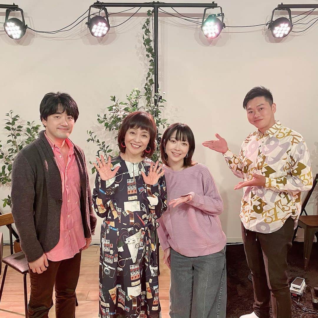 日髙のり子のインスタグラム：「＊＊＊﻿ 皆さ〜〜ん✨✨﻿ 12月1日(火) 19:00から、YouTubeで🍀無料配信ライブ🍀を開催することになりました❣️﻿ ﻿ タイトルは、﻿ 「 Noriko Hidaka 〜Thanks for 40 years〜 “Dramatic Night” 」﻿ ﻿ 12月1日は私が歌手デビューした日💓﻿ 40周年を迎える当日にライブが出来るなんて幸せです☺️💕﻿ ﻿ なんと、スペシャルゲストで “あの方” も来るとか…？🤫✨﻿ ﻿ 12月1日(火) 19:00〜 日髙のり子YouTubeチャンネルで配信します❣️﻿ チャンネル登録して待っててくださいね🤗﻿ ﻿ 詳細は、日髙のり子公式サイト (norikohidaka.com) をご覧ください🎶﻿ ﻿ #日髙のり子 #nonko40th #アニバーサリー #ライブ #無料 #配信ライブ #㊗️ #デビュー #40周年 #記念日 #矢内景子 #近谷直之 #渡辺裕太」