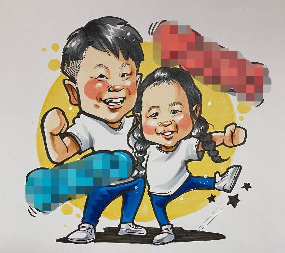 似顔絵★𝗚𝗢𝗥𝗜𝗞𝗜𝗡𝗚のインスタグラム：「. . 先日の一枚目❤️ . . 二枚のご依頼でした💕 こちらは、 お子様たちを⭐️✨  やんちゃでわんぱくなお兄ちゃんと、 お兄ちゃん大好きな妹ちゃんでした😘💕 . .  ❌❌現在は、予約受付終了してます❌❌ 。 . . .  2020年度ご予約のお客✨ 現在120番までの方へ案内中です🌟✨💕 DMの確認いただきgmailへ返信宜しくお願い致します🙇‍♀️🌟✨✨ . . . .  次回の予約応募は、2020年のご予約分を書き終える予定の 来年春から夏頃の、、、予定です。 ※あくまでも予定なので前後します🙇‍♀️ . . . .  オーダー再開の際には 人数制限あるため必ず予約ができるわけではございません。 そのことも踏まえた上で 次回ご検討いただけると嬉しいです(^^) . . また、結婚式の使用を考えてくださる方も多いです✨  前々からお伝えしていますが、 基本的に予約順に対応しているため、 近々の納期を希望される方は、 対応できないこともあるので、 あらかじめご了承ください💦 . . . . . ※今回予約が取れた方へ※ . .  写真がまだ用意できてない、入金が遅れそうなど、状況により、順番が前後することもございます‼️ あらかじめご了承ください。 。 . . . また、芸能人、キャラクターのオーダー、パロディ風オーダーはお断りしています。  芸能人については、ご本人様に直接プレゼントなどはOKです。 . . . . . . 💰料金表は過去投稿記事みてね❤💰 . . . . . ➡️ハッシュタグ⇨ goriking117料金表2019⬅️ . . ✨✨✨✨✨✨✨✨✨✨✨✨✨✨✨✨ @by.goriking のアカウントでは、 過去書かせて頂いたお客様方からの、 似顔絵のその後のお写真をいただき、 投稿しております^ - ^❤️❤️ 玄関に飾ってある似顔絵、 渡した瞬間のお写真、 ご本人とのお写真などなど💕 いろんな場面でのお写真お待ちしております^ - ^✨⭐️ . . . .  #似顔絵#pencildrawing#drawing#pencil#illust#painting#art#artwork#絵描きさんと繋がりたい#似顔絵師#gorikingの似顔絵屋さん#仲良し家族#子供のいる暮らし#お洒落#可愛い#男の子#女の子#兄妹#kidsgirl #girl #brothers#boy#kids#kids_japan#comicart#anime#animeart#comicartist#animejapan」