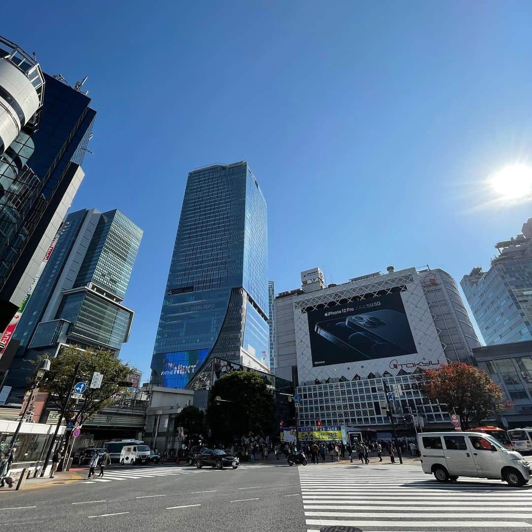 谷+１。さんのインスタグラム写真 - (谷+１。Instagram)「しっかりと恩恵を受けました！ #サブ6 #なんちゃって5G #渋谷 #検索速いよ #ドローン芸人」11月16日 12時45分 - taniplus1