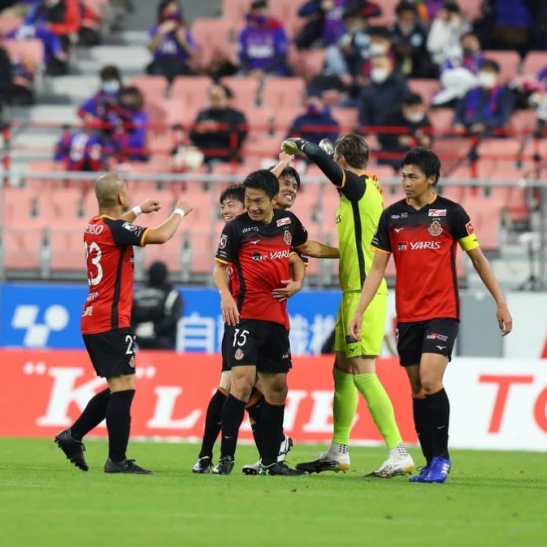 吉田豊のインスタグラム：「昨日も熱い応援ありがとうございました‼︎残りの試合も勝ち点を積み上げていきます💪 ボールは割ってなかったですね🐗笑 #grampus#nagoyagrampus #family」