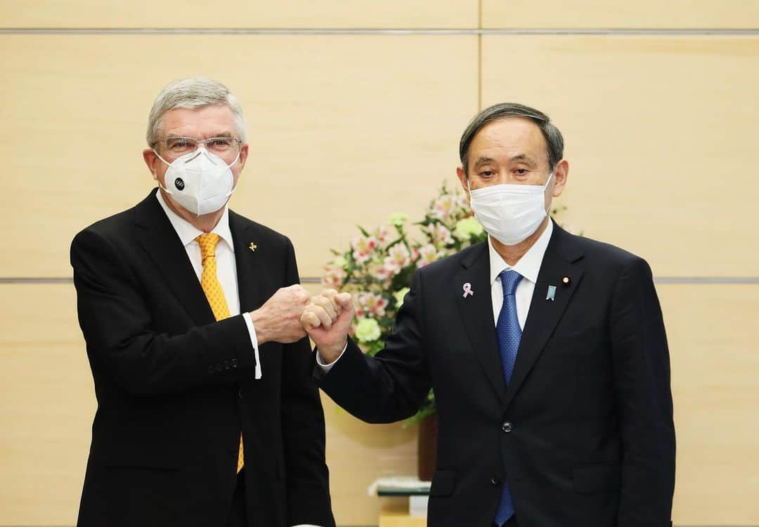 首相官邸さんのインスタグラム写真 - (首相官邸Instagram)「バッハ会長から、東京大会は世界全体に資するものであり、東京大会を必ず実現し、成功させる旨の発言がありました。 バッハ会長との間で、安全・安心な大会の実現に向け、緊密に協力していくことで一致しました。  #東京2020 #東京五輪 #オリンピック #パラリンピック @suga.yoshihide」11月16日 13時04分 - kantei