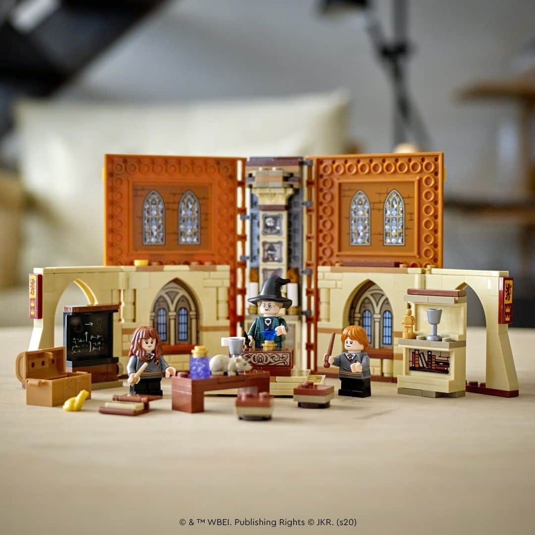 LEGOさんのインスタグラム写真 - (LEGOInstagram)「New LEGO Harry Potter Hogwarts Moments coming soon! Which is your favorite class?  A: Transfiguration  B: Potions  C. Herbology  D: Charms   #LEGOHarryPotter #WizardingWorld #HarryPotter」11月17日 0時00分 - lego