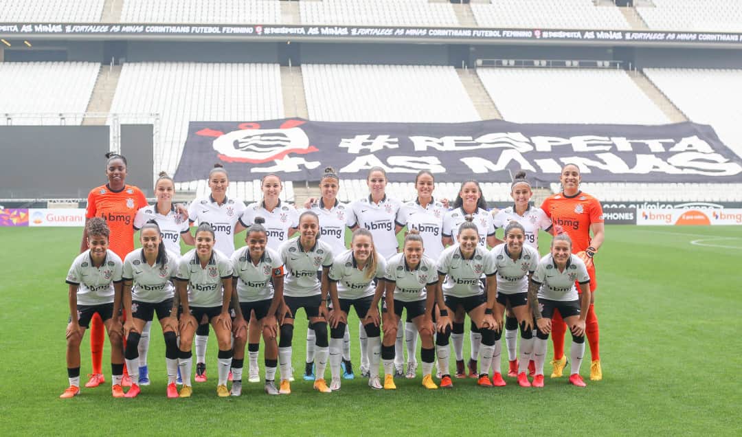 コリンチャンスさんのインスタグラム写真 - (コリンチャンスInstagram)「Dia de decisão do @CorinthiansFutebolFeminino, Fiel! ⚫⚪⠀⠀ ⠀⠀ ⚽ Corinthians x Palmeiras⠀⠀ 🏆 @BRFeminino (jogo de volta)⠀⠀⠀ ⏰ 19h⠀⠀⠀⠀ 🏟 @NeoQuimicaArena⠀⠀ 📺 Twitter do Brasileirão Feminino e CorinthiansTV Play⠀⠀ ⠀⠀⠀ 📸 Rodrigo Coca⠀⠀ ⠀⠀⠀ #SCCPxPAL ⠀ #VaiCorinthians⠀ #DerbyFeminino」11月17日 0時01分 - corinthians