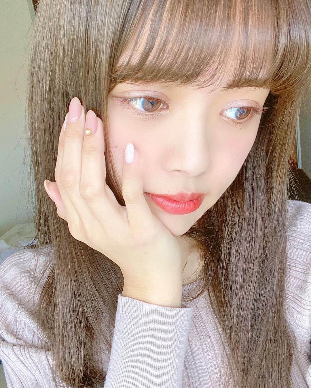 山崎春佳さんのインスタグラム写真 - (山崎春佳Instagram)「美容のおはなし💅🏻💈💎 . 先日 @inailsgroup にてまた素敵女子ネイルを して頂きました🥳✨ 今回も3色使い(右手は紫と白、左手はピンクと白) なのですが、前回とは全く違ってキュートな感じ。 🌛をいれてもらったらなんだかセーラームーン みたいなデザインに💓 @eri___nail さんありがとうございました…！ . ネックレスは親友の @pichu921 がデザインした もので、 @um__jewelry にてゲットできます💪🏻 可愛さの主張が絶妙なので、何にでも合う万能アイテム♡︎ . 先日RUALAの @kana___watarai ちゃんがしてくれた カラーが数日経って1番いい感じに抜けてきた♡︎ 光に当たった時が特にきれいでみんなに褒めて もらえる…！ . そして、 @rizeclinic にも。 普段のケアが本当に楽になるので季節問わず 通わせてもらっています💪🏻 どこの脱毛に通っているか質問でも何度か 頂きましたが、リゼは効果抜群なのでよければ 行ってみてください✧ .  #美容ごと #サロン #渋谷美容室 #ルアラ #RUALA #佳奈さん #いつもありがとうございます #脱毛 #医療脱毛 #RIZE #リゼ #me #today #selfie #髪の毛 #恵比寿ネイルサロン #シンプルネイル #大人ネイル #inails #ネックレス #OLネイル」11月16日 22時36分 - haruka_yamazaki