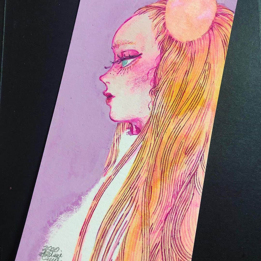 eimiさんのインスタグラム写真 - (eimiInstagram)「髪の毛を描く楽しさを思い出した！﻿ 使う色を少し増やして紙を変えました﻿ ﻿ #Eimi個展 #Eimi個展moment ﻿ #eimicroquis #eimi #AzamiEimi #illustration #drawing #イラストレーション #girlsillustration #pink #artwork」11月16日 22時33分 - mqv_eimi