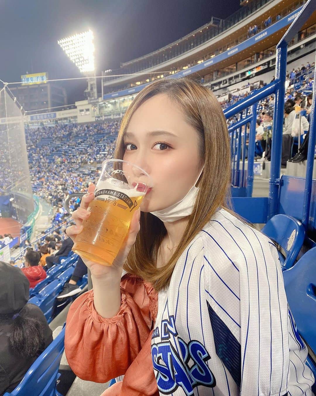 伊藤千凪海のインスタグラム：「去年は忙しくて1度も行けなかったから﻿ 今年はいろんな球場に行けて﻿ 唯一2020年よかったなぁて思うところ⚾️﻿ ﻿ たくさん試合観られたよ〜〜！！！🥰﻿ ﻿ ﻿ ﻿ #横浜denaベイスターズ #プロ野球 #⚾️﻿ #横浜スタジアム #baystars #ハマスタ﻿ vs #読売ジャイアンツ #巨人 #giants」