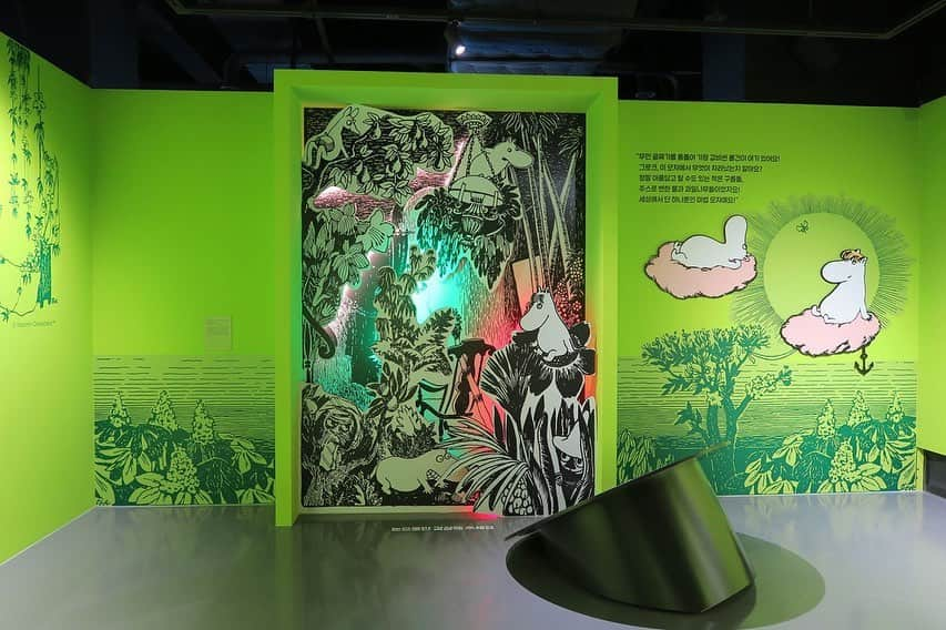 ムーミンさんのインスタグラム写真 - (ムーミンInstagram)「W-O-W! 🤩😍🎉 An anniversary exhibition in Seoul presents Tove Jansson’s Moomins in an experiential and multifaceted way. 🤩  Nearly 250 pieces of original Moomin artworks by Tove Jansson together with pieces presented using various production techniques guarantee a Moominous experience for Moomin fans of all ages. 😍🎨📸🎥  Read more at moom.in/seoul  #moomin #tovejansson #moominexhibition #moominanniversary #moomin75 #moominofficial #moominsinkorea #moominshop」11月16日 22時37分 - moominofficial