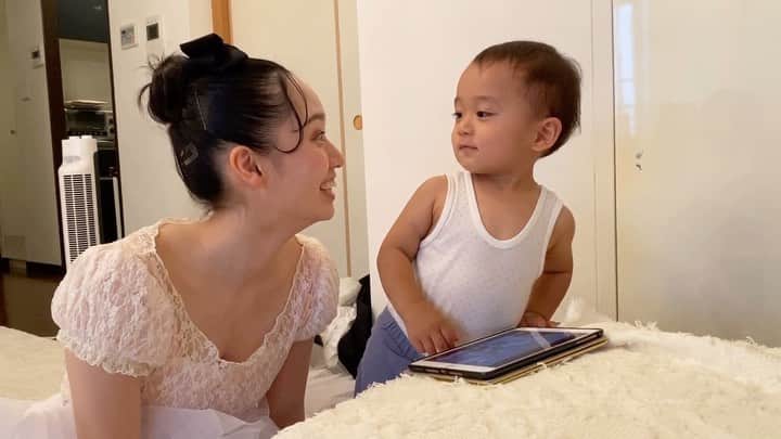のインスタグラム：「私の動画を見てくれてる彼に会いに行ったら、iPadの中の私の方が良かったみたい。いや、照れているのか？  #バレエ大好き #松浦景子」
