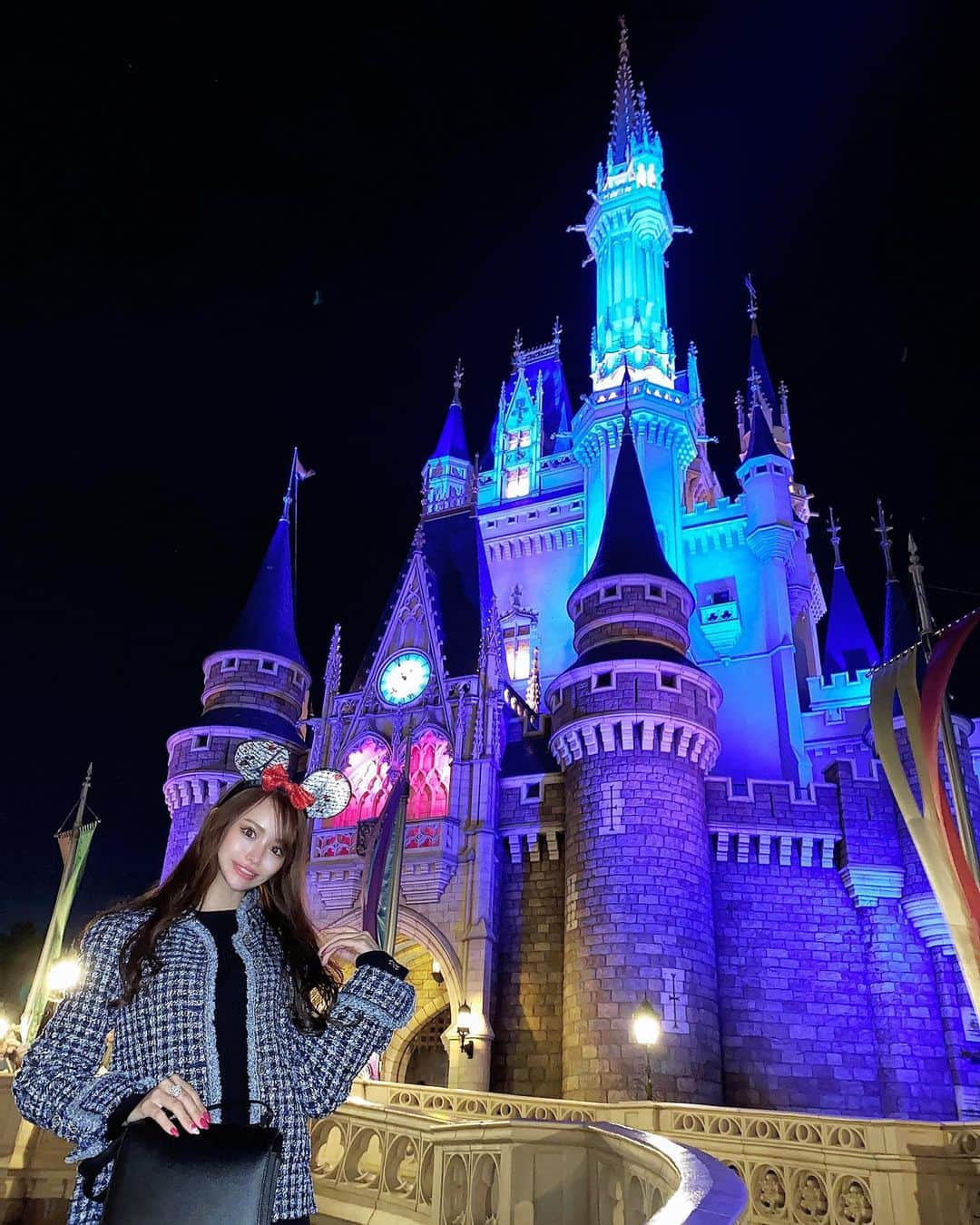 桜ゆみさんのインスタグラム写真 - (桜ゆみInstagram)「. お城のライトアップ綺麗でした👸🏰 ParisDisneyのカチューシャだよ🎀  .」11月16日 22時46分 - yumi.sakura1111