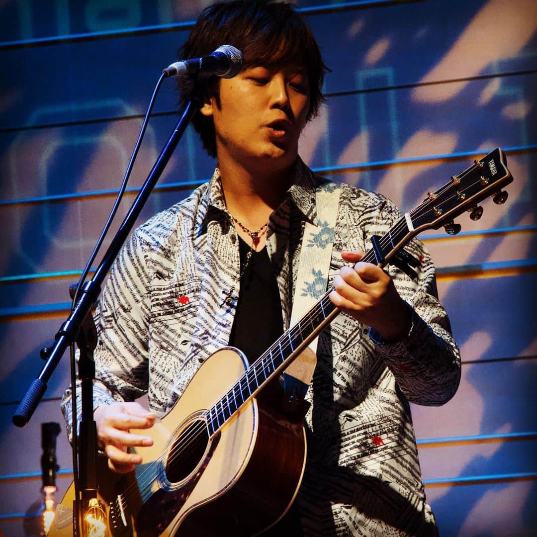 三浦祐太朗のインスタグラム：「#yamaha #yamahaguitar #lj36 #acousticguitar #singer #guitar #アコースティックギター #アコギ #三浦祐太朗 #ヤマハ #ヤマハギター」