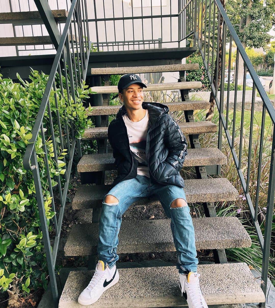 Hollister Co.さんのインスタグラム写真 - (Hollister Co.Instagram)「In case of 🔥, use stairs. 📷: @mattemartinez #HollisterCollective」11月16日 23時02分 - hollister