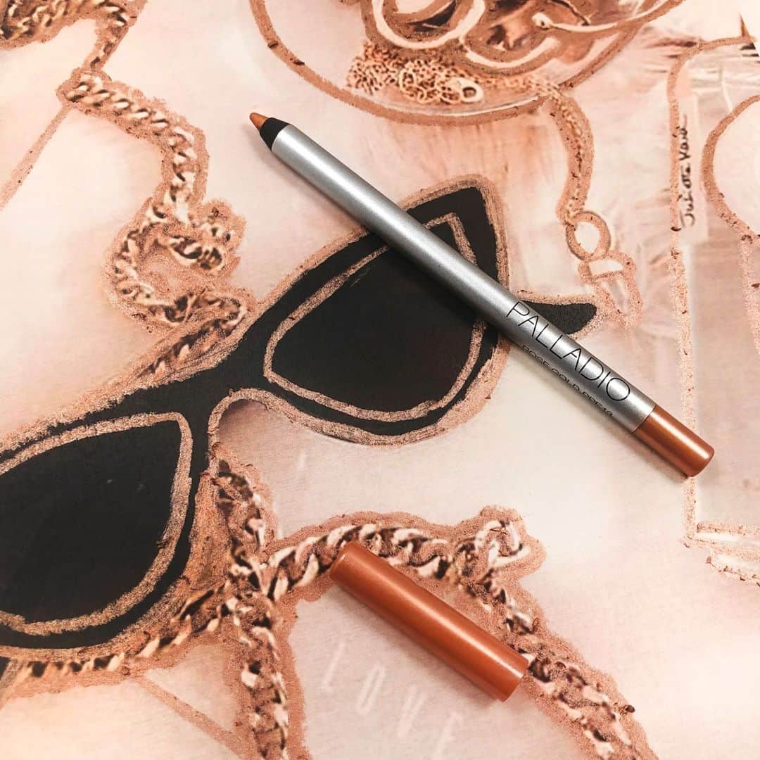 Palladio Beautyさんのインスタグラム写真 - (Palladio BeautyInstagram)「La Vie en Rose with our 🌸NEW🌸 Rose Gold Precision Eyeliner!   A beautiful Rose Gold hue with tiny silver sparkles to add another layer of dimension to the already stunning shade.   Link in Bio!  #PalladioBeauty #RoseGold #PrecisionEyeliner」11月16日 23時03分 - palladiobeauty