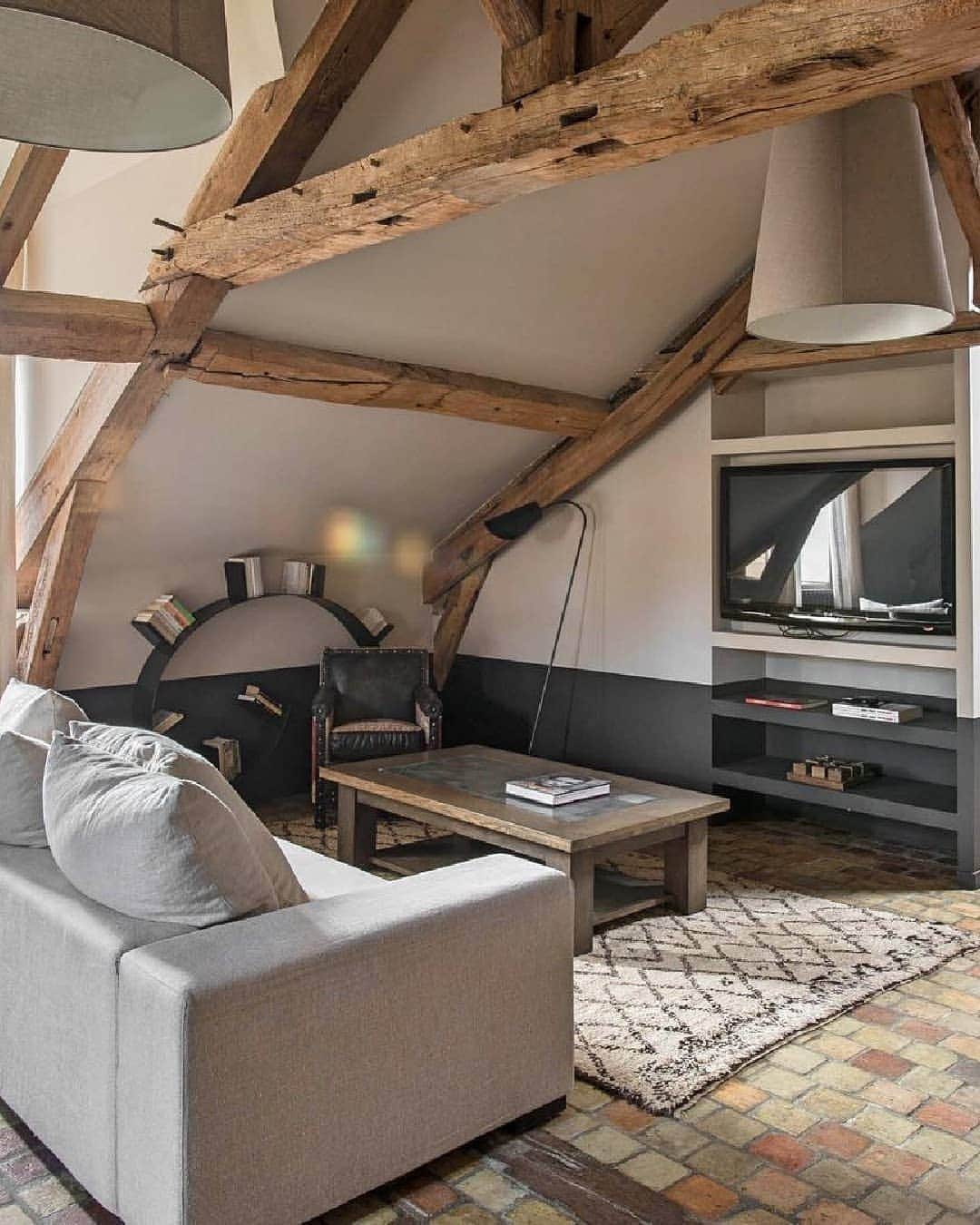 BEAUTIFUL HOTELSさんのインスタグラム写真 - (BEAUTIFUL HOTELSInstagram)「Need a little escape? 🍃 Let's head to the medieval village of Monfort-l’Amaury in France! 🇫🇷 This 17th-century building is home to La Minotte, an elegant bed and breakfast with a vast garden to soothe the mind, body, and soul. 😌  Relish sophisticated design in four bedrooms and four lofts in the charming property. An excellent getaway that's only 45 minutes from Paris!   Are you headed to France soon? Bookmark this stay for your trip! 🔖  📍@la_minotte, Monfort-l’Amaury, France」11月16日 23時04分 - beautifulhotels