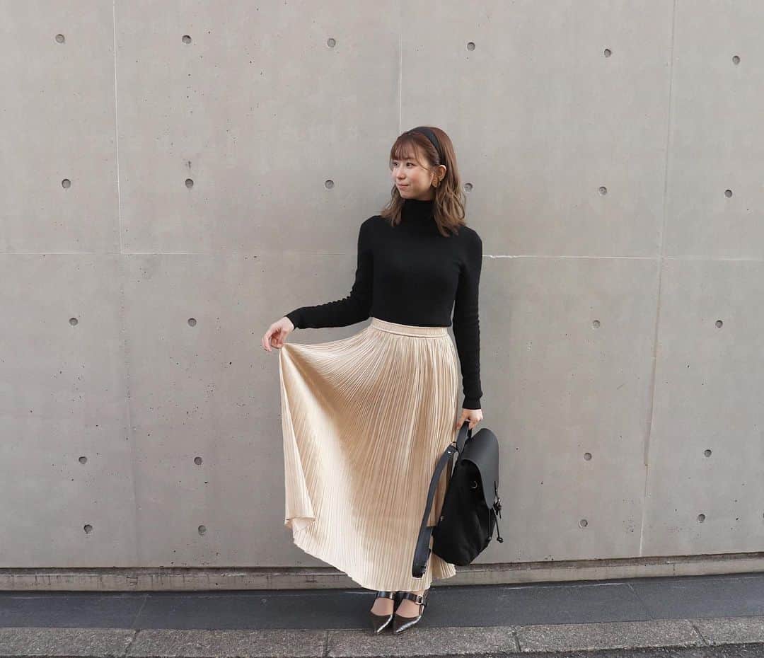 中島愛蘭さんのインスタグラム写真 - (中島愛蘭Instagram)「私服 ︎︎  knit @uniqlo  skirt @randa_pic  sandals @randa_pic  backpack @gastonluga  hairaccessory @hm ︎︎  秋冬は大体タートルネック着てます🤤⛄️ そして持っているバックパックが 11/4〜12/1までシングルスデ―＆ブラックフライデーキャンペーンをやっていて、﻿ クーポンコード(airagl)ご使用で最大30％OFFになります🥰👏🏻﻿ ぜひ使ってください❤︎」11月16日 23時09分 - aira_nakajima