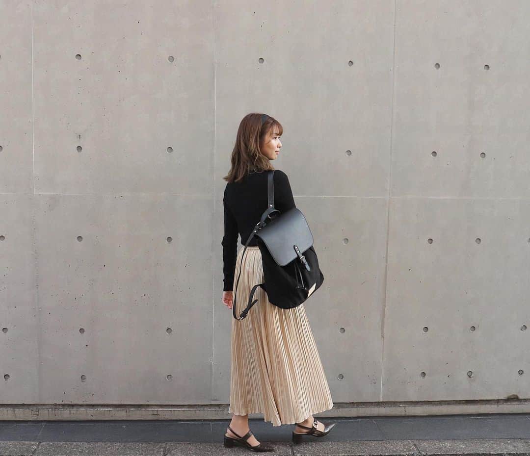 中島愛蘭さんのインスタグラム写真 - (中島愛蘭Instagram)「私服 ︎︎  knit @uniqlo  skirt @randa_pic  sandals @randa_pic  backpack @gastonluga  hairaccessory @hm ︎︎  秋冬は大体タートルネック着てます🤤⛄️ そして持っているバックパックが 11/4〜12/1までシングルスデ―＆ブラックフライデーキャンペーンをやっていて、﻿ クーポンコード(airagl)ご使用で最大30％OFFになります🥰👏🏻﻿ ぜひ使ってください❤︎」11月16日 23時09分 - aira_nakajima