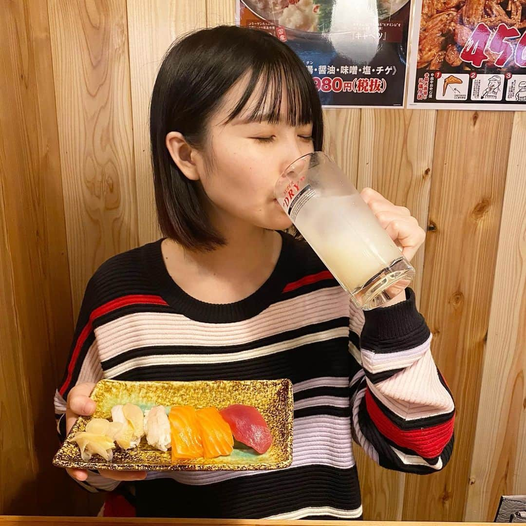 志茂彩奈さんのインスタグラム写真 - (志茂彩奈Instagram)「こんばんは！ 今日はリハでしたが私はバイトでした😭過去最多の予約の 多さにクタクタなり、バイト終わりに飲みに行きました😇 疲れた後のお酒ってなんでこんなに美味しいんだろう、、 あっ、ちなみにビール、ハイボールまだ飲めません👶🏻 しっかり大好きなお寿司も食べました🍣サーモン大好き🥳 また明日も学校にバイト頑張ります🙌  本日も残りわずかとなりましたがしもぽちよろしくお願いします！！✨ 刻々とファイナルが近づいてくる、、うああああ！！！ ・ ・ #ミスキャンパス同志社女子2020 #ミス同女 #ファイナリスト #ミスキャンパス #しもぽち #や台ずし#お寿司大好き#酒豪じゃないよ#投票よろしくお願いします✨」11月16日 23時18分 - nayaas___