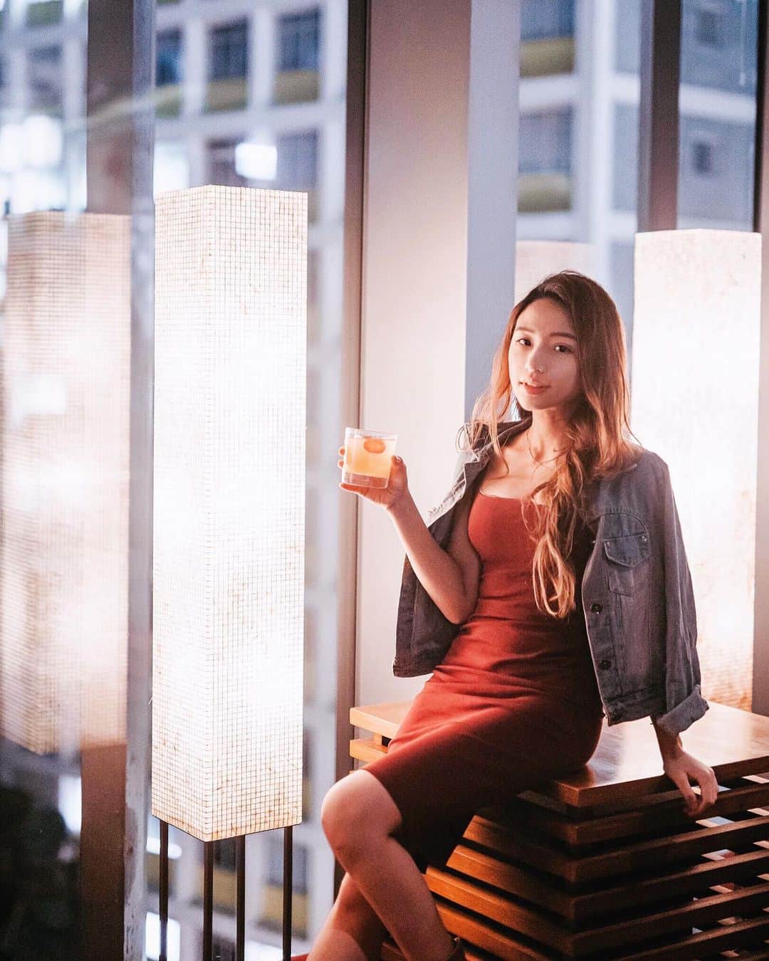 Moanna S.さんのインスタグラム写真 - (Moanna S.Instagram)「Happy hour with loads of tempura!  Zuma has teamed up with yet another international alcohol brand – Casamigos tequila, the tequila brand famously co-founded by George Clooney – to serve up more thirst-quenching cocktails🥃. To celebrate this synergistic union between Mexican and Japanese flavours, Zuma will also be serving a special selection of tempura to match these drinks🍤!   #zumahk @casamigos」11月16日 23時34分 - moannaxdessire