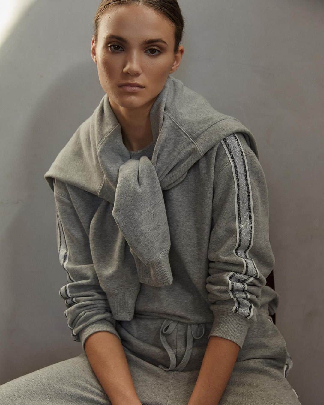 デレクラムのインスタグラム：「At home classics: the Alia Sweatshirt and Sera Sweats.」
