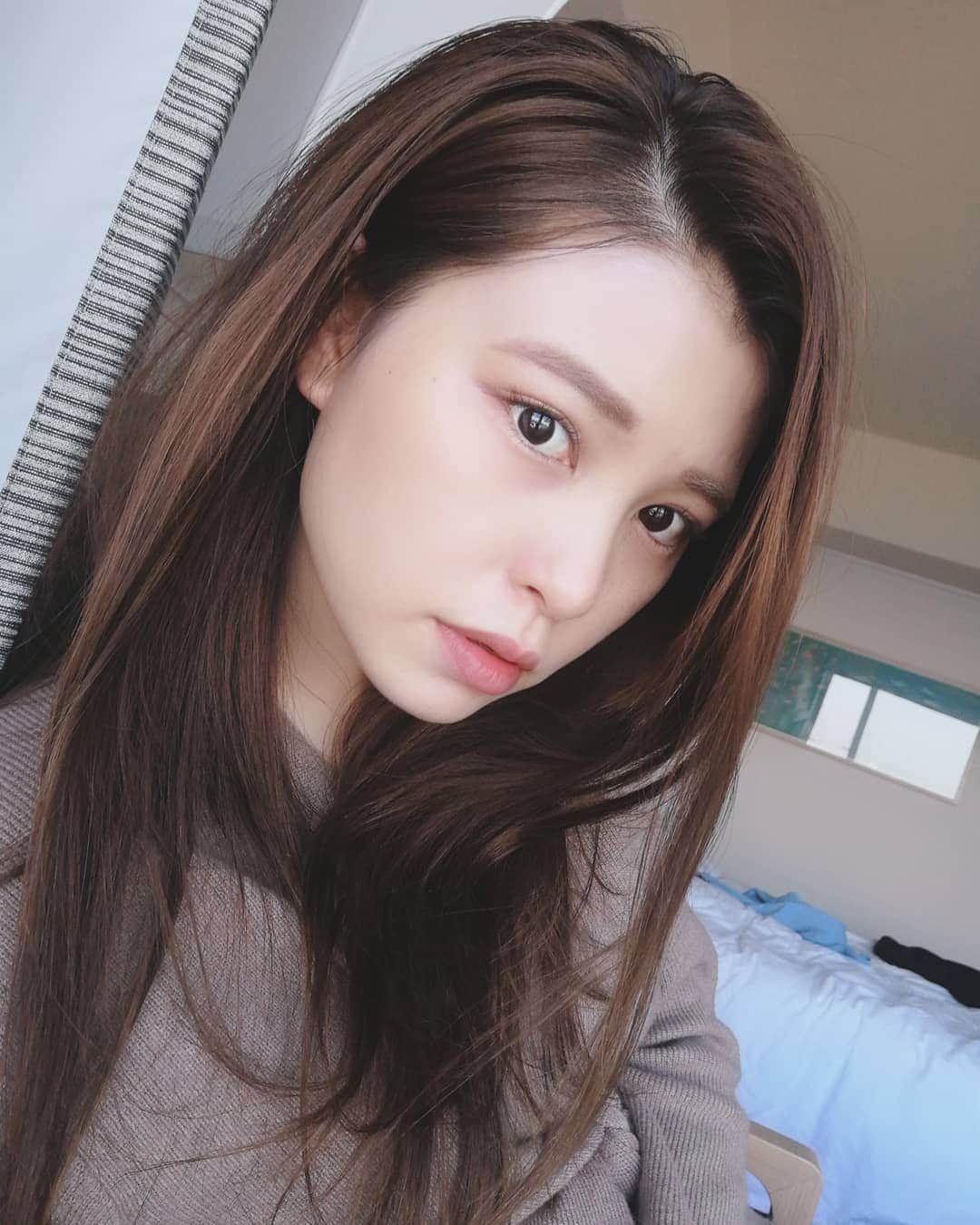 宮島マリーナのインスタグラム：「お久しぶりです みなさん元気にしてますか？ 何億年ぶりの自撮りです」