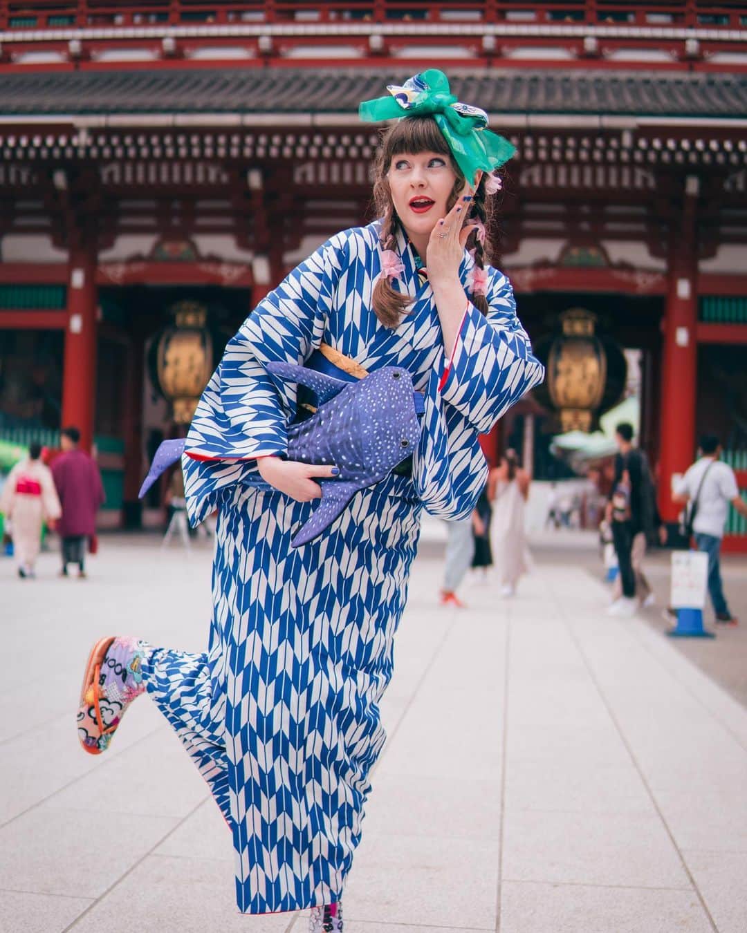 Anji SALZさんのインスタグラム写真 - (Anji SALZInstagram)「Still thinking of my last kimono tour, where I got to style @grace.kirakira and had the most fun day out in kimono 👘🐳💓 She made a video about her experience too, so if you like, check out her YouTube 🥰❤️ Let’s hope I can continue my tours with the little new human tied to my back next year 😂❣️  #japanesekimono #kimonostyling」11月16日 23時43分 - salztokyo