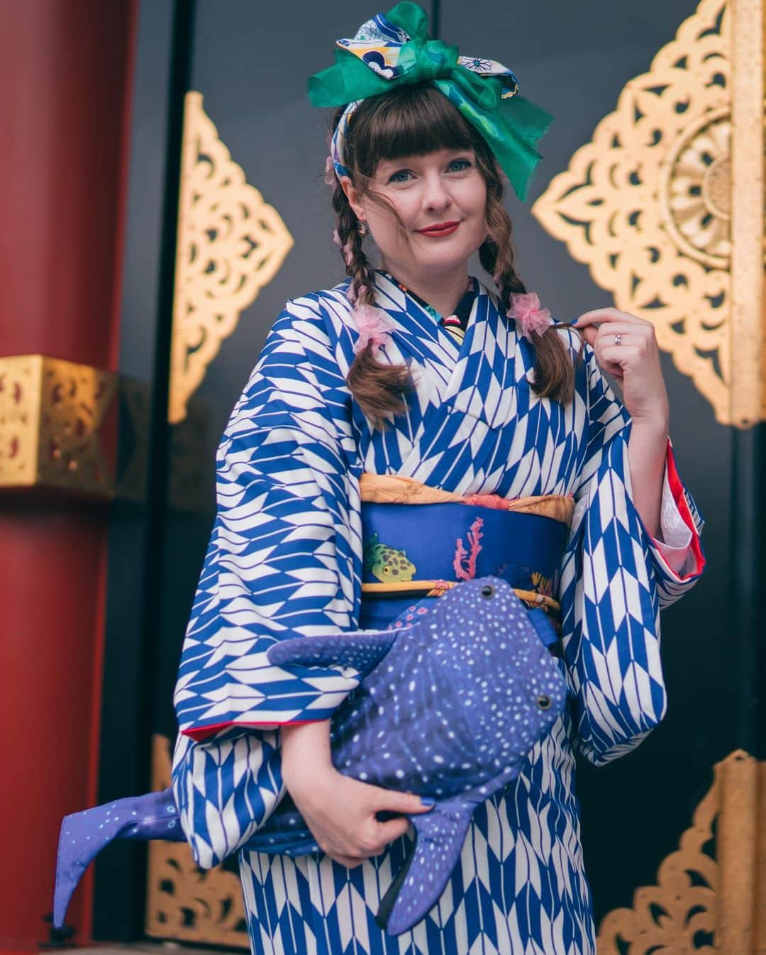 Anji SALZさんのインスタグラム写真 - (Anji SALZInstagram)「Still thinking of my last kimono tour, where I got to style @grace.kirakira and had the most fun day out in kimono 👘🐳💓 She made a video about her experience too, so if you like, check out her YouTube 🥰❤️ Let’s hope I can continue my tours with the little new human tied to my back next year 😂❣️  #japanesekimono #kimonostyling」11月16日 23時43分 - salztokyo