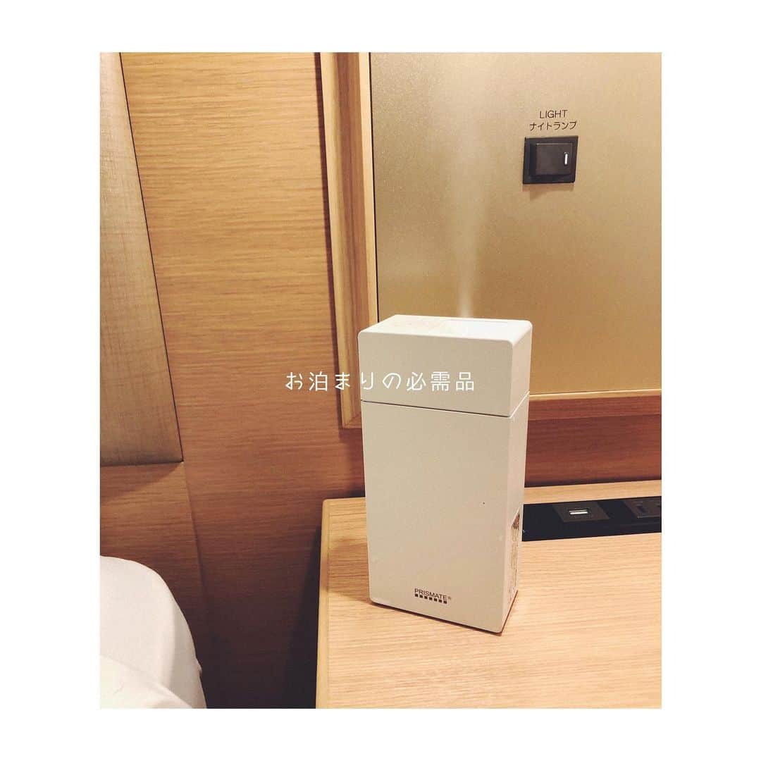 笹峯愛さんのインスタグラム写真 - (笹峯愛Instagram)「ホテルの加湿器+枕元にも。  持ち運びできる小さな加湿器 重宝します。  これからの季節は特に。  #加湿器　#持ち運び」11月16日 23時52分 - mineco.m