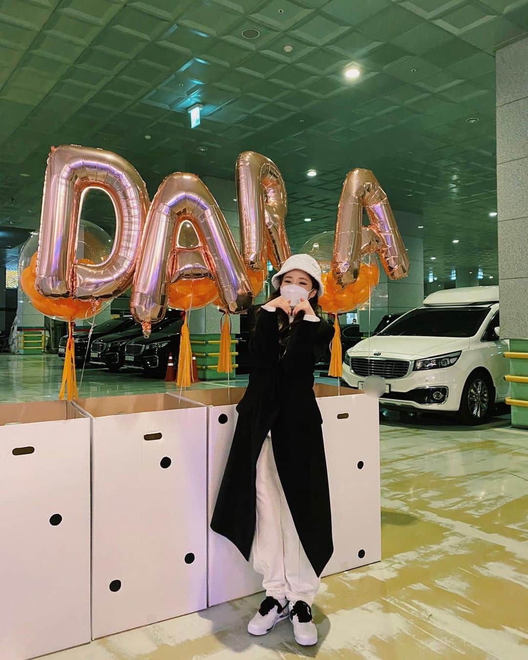 ダラ さんのインスタグラム写真 - (ダラ Instagram)「항상 고마워😀😍😭💘🙏🏻 #2020 #🎂」11月16日 15時10分 - daraxxi