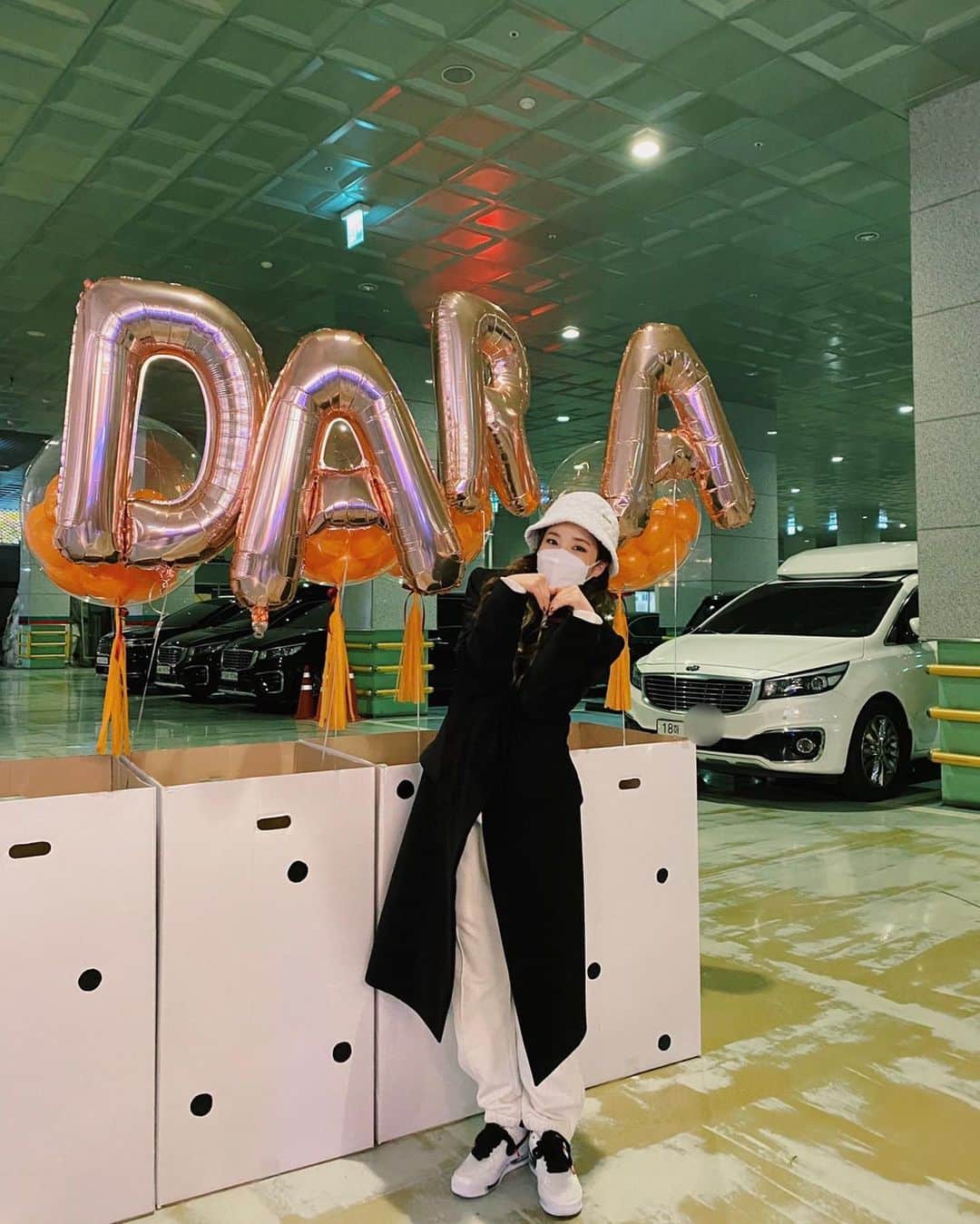ダラ さんのインスタグラム写真 - (ダラ Instagram)「항상 고마워😀😍😭💘🙏🏻 #2020 #🎂」11月16日 15時10分 - daraxxi