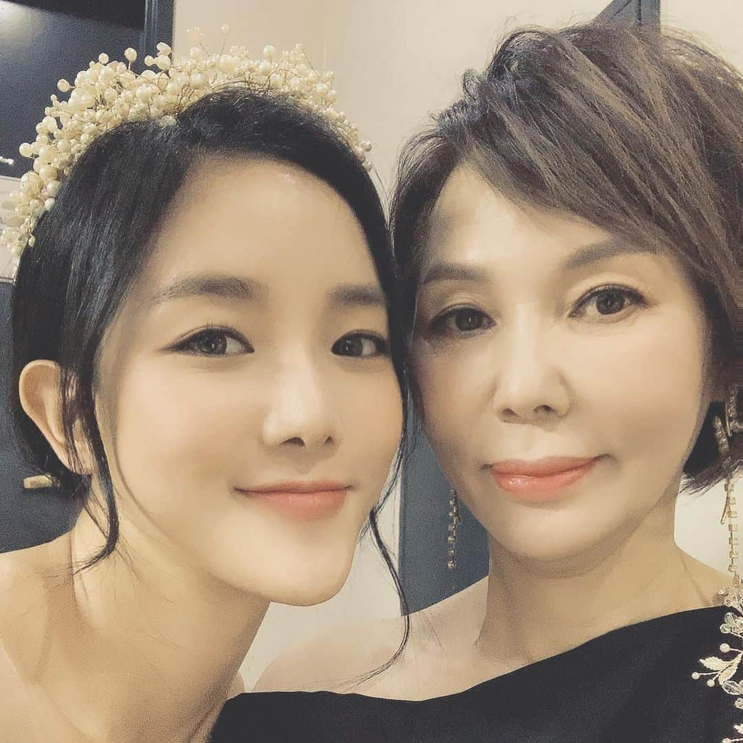 キム・ボヒョンさんのインスタグラム写真 - (キム・ボヒョンInstagram)「김미숙 선생님 언택트패션쇼👰🏻 . . #mishelle-K #weddingdress #ウェディングドレス #ドレス #結婚式  #김미숙명장 #웨딩드레스」11月16日 15時06分 - bohyungkim