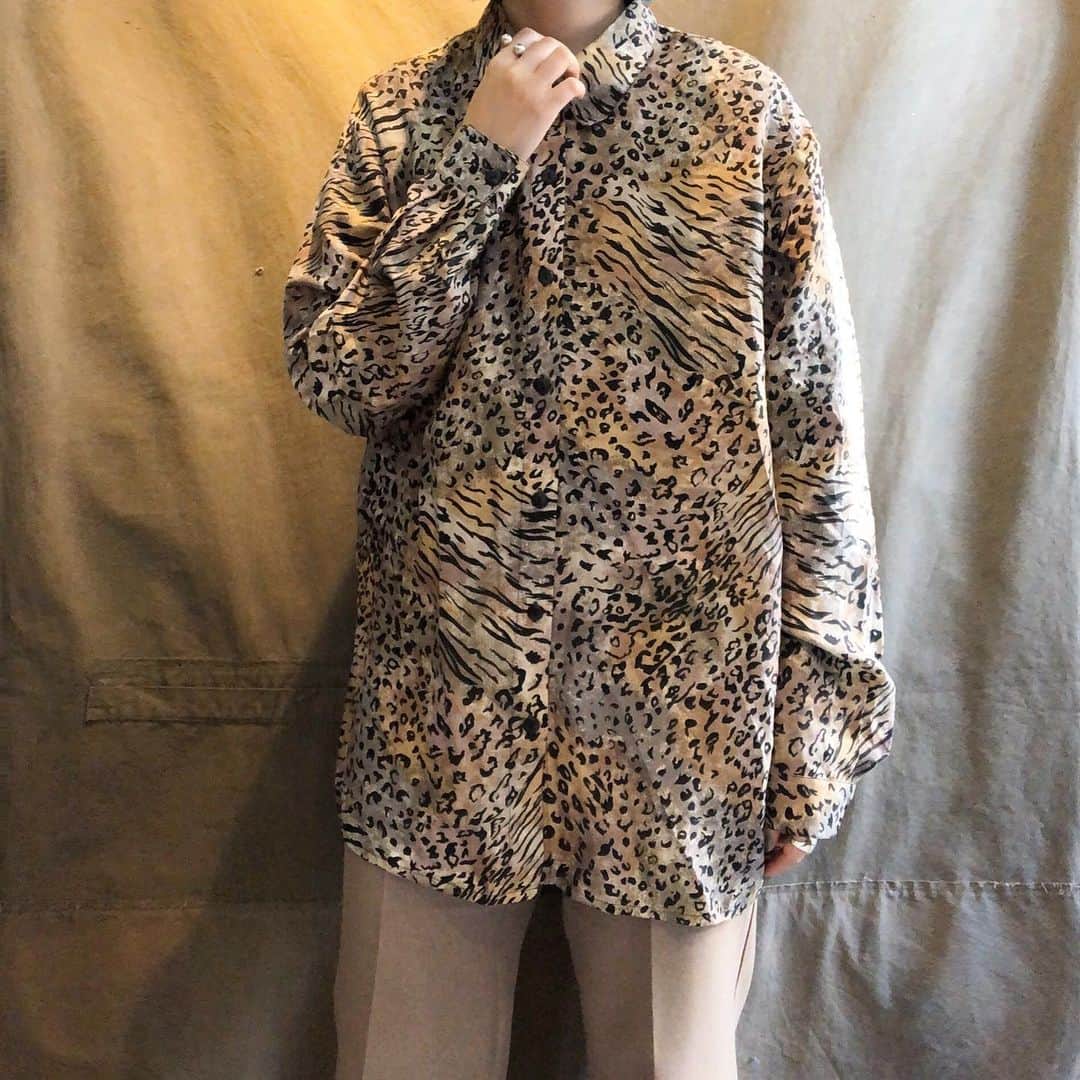 DROP...vintage select shopさんのインスタグラム写真 - (DROP...vintage select shopInstagram)「【New stuff】  1990s leopard print silk shirt size L PRICE ¥6900-(+TAX) model 162㎝  本日19時頃WEBSHOP掲載予定です。」11月16日 15時11分 - tokyo_drop